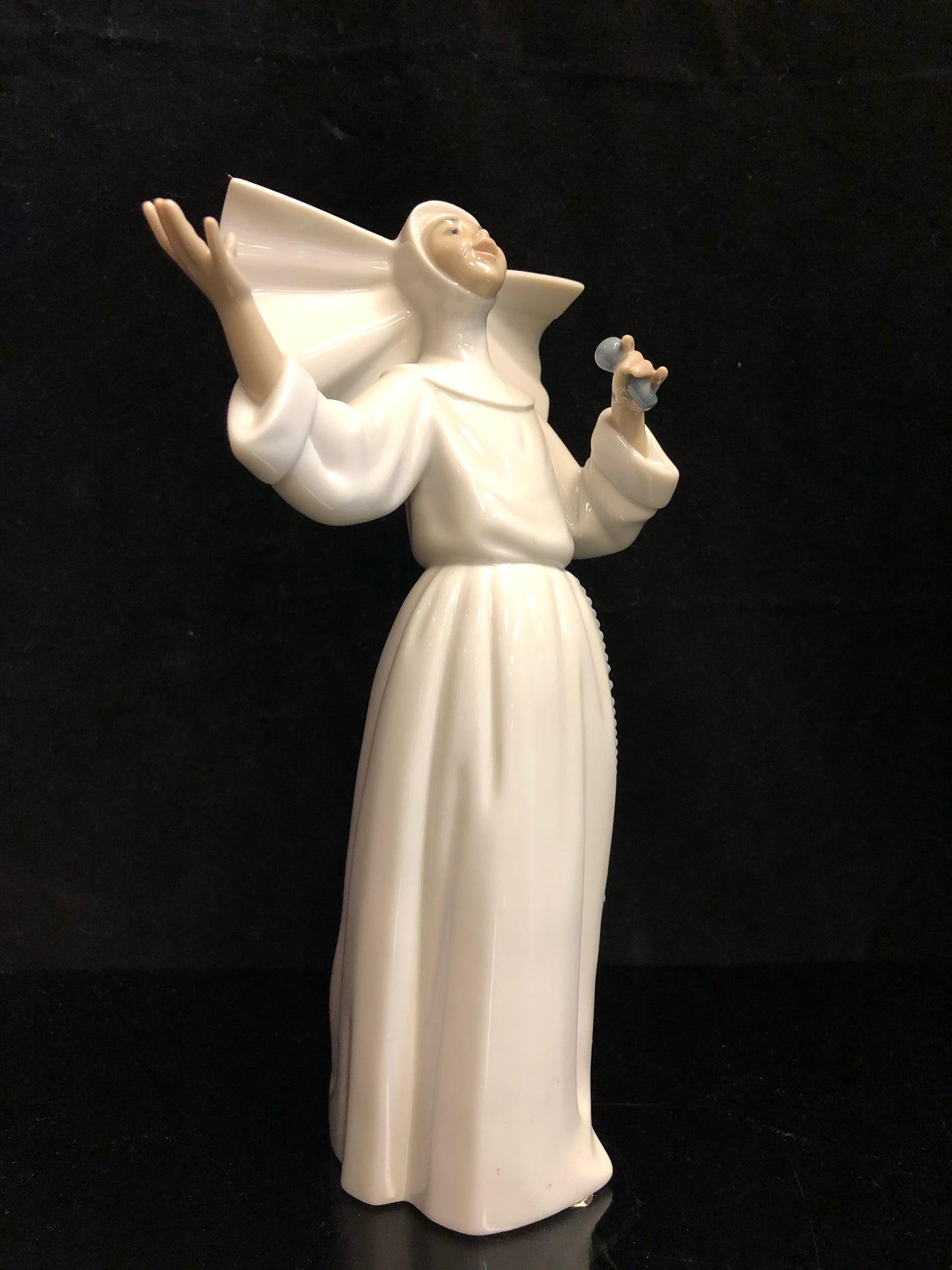 Lladro Singing Sister