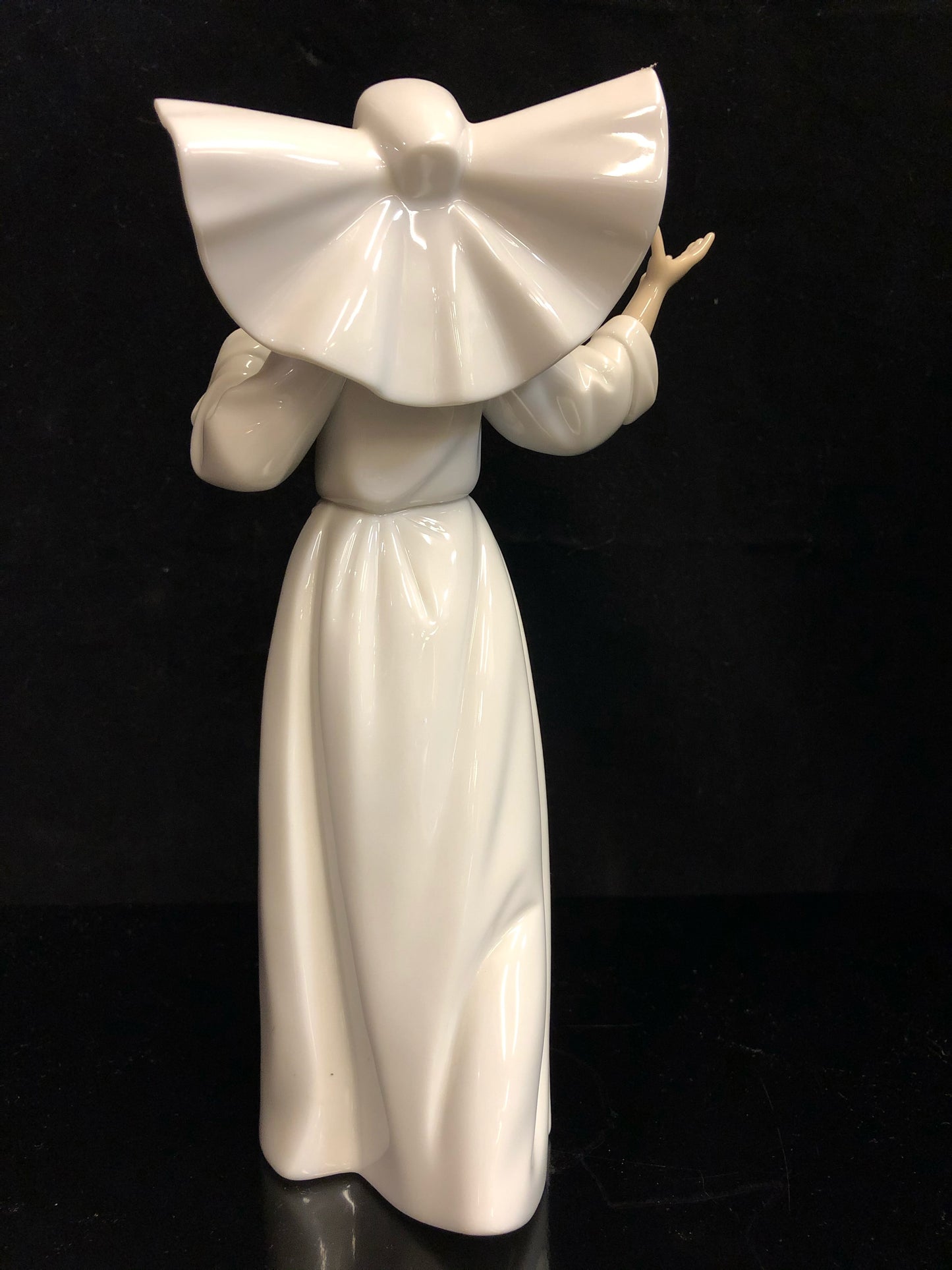 Lladro Singing Sister