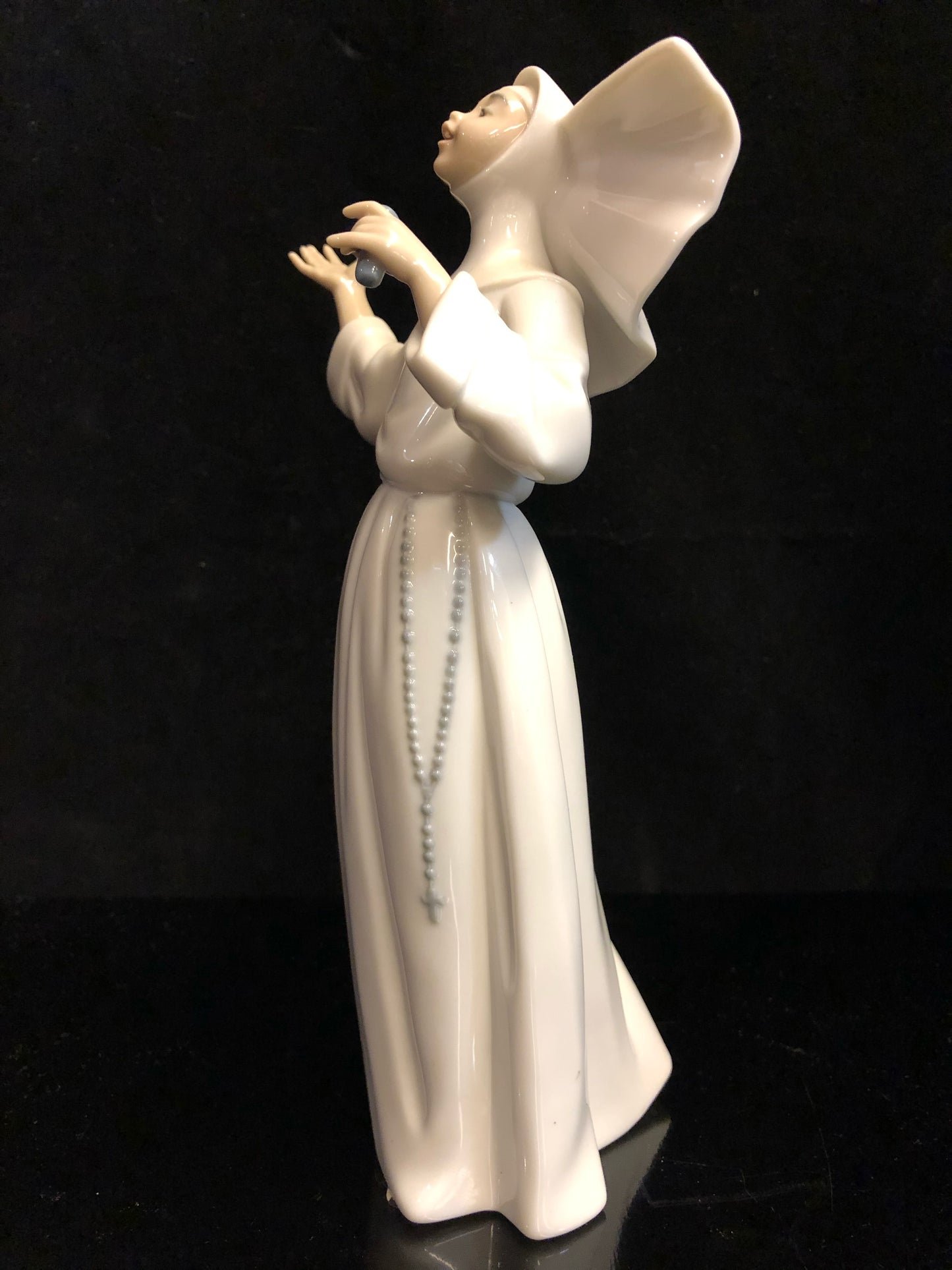Lladro Singing Sister