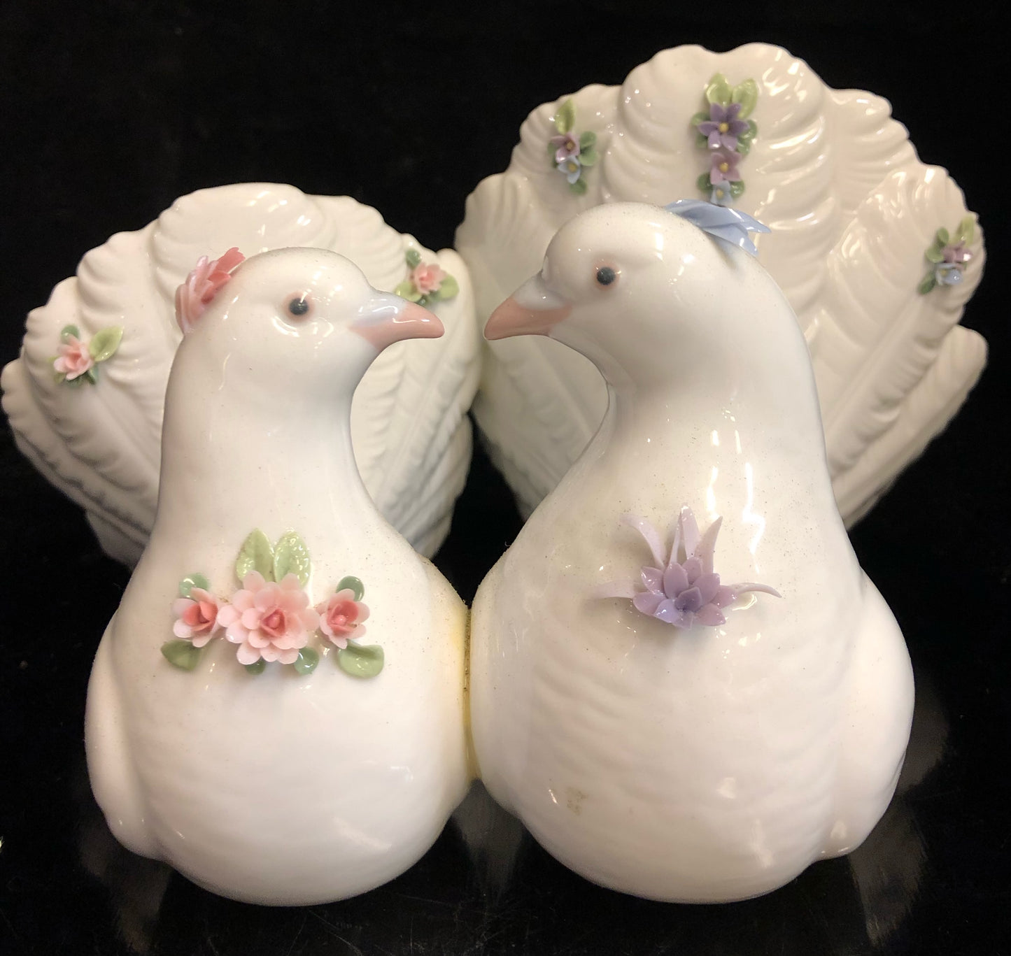 Lladro Kissing Doves With Flowers