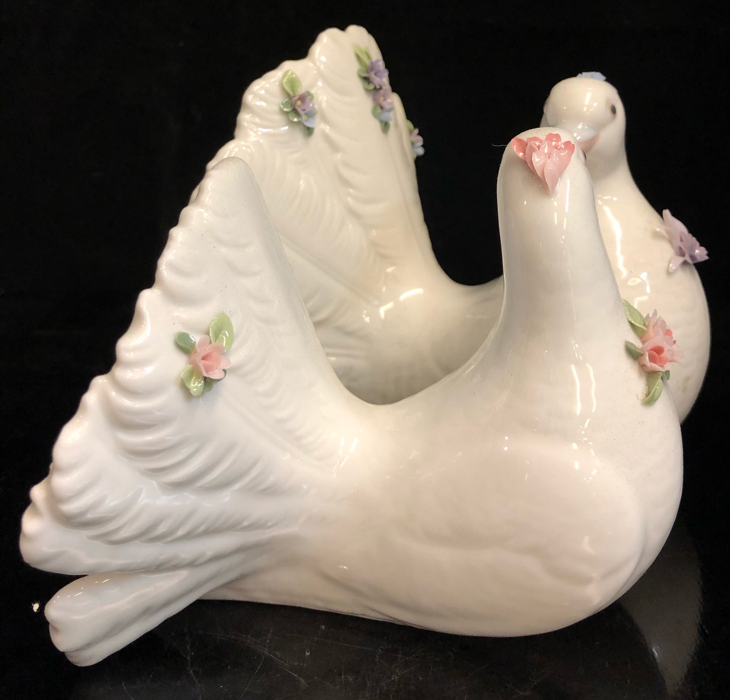 Lladro Kissing Doves With Flowers