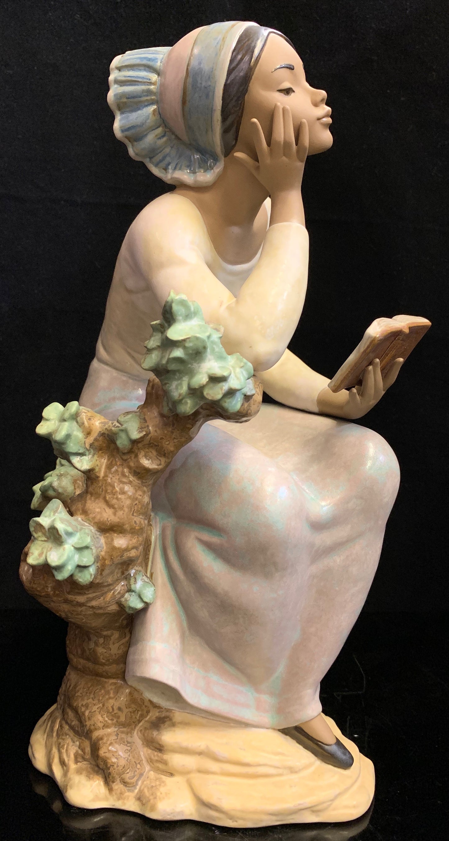 Lladro Poetic Moment