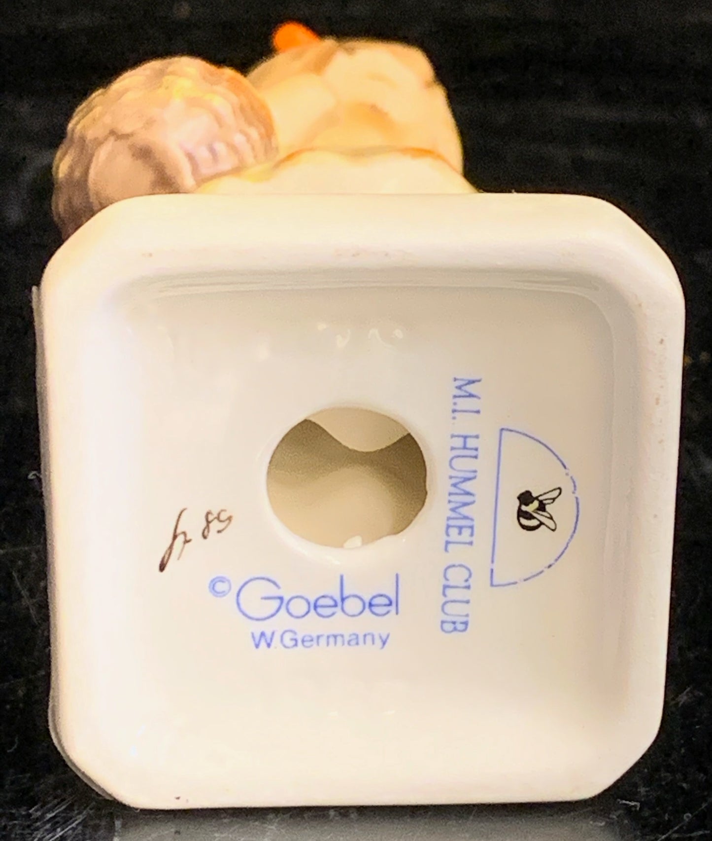 Hummel I Brought You a Gift