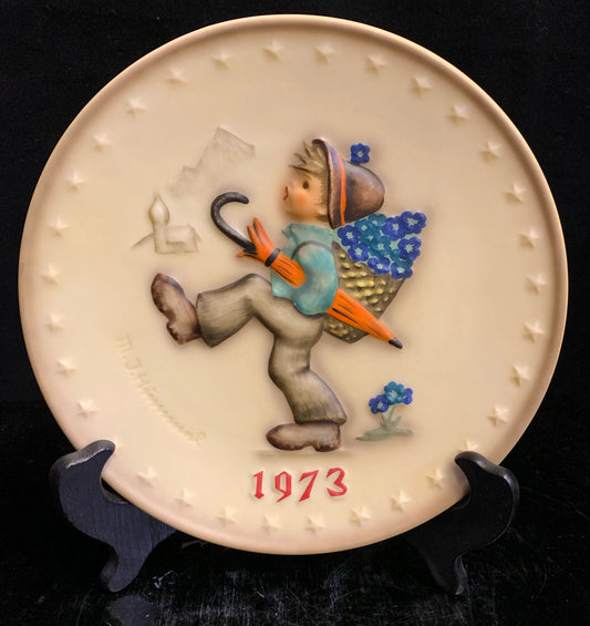 Hummel 1973 Plate Happy Traveler