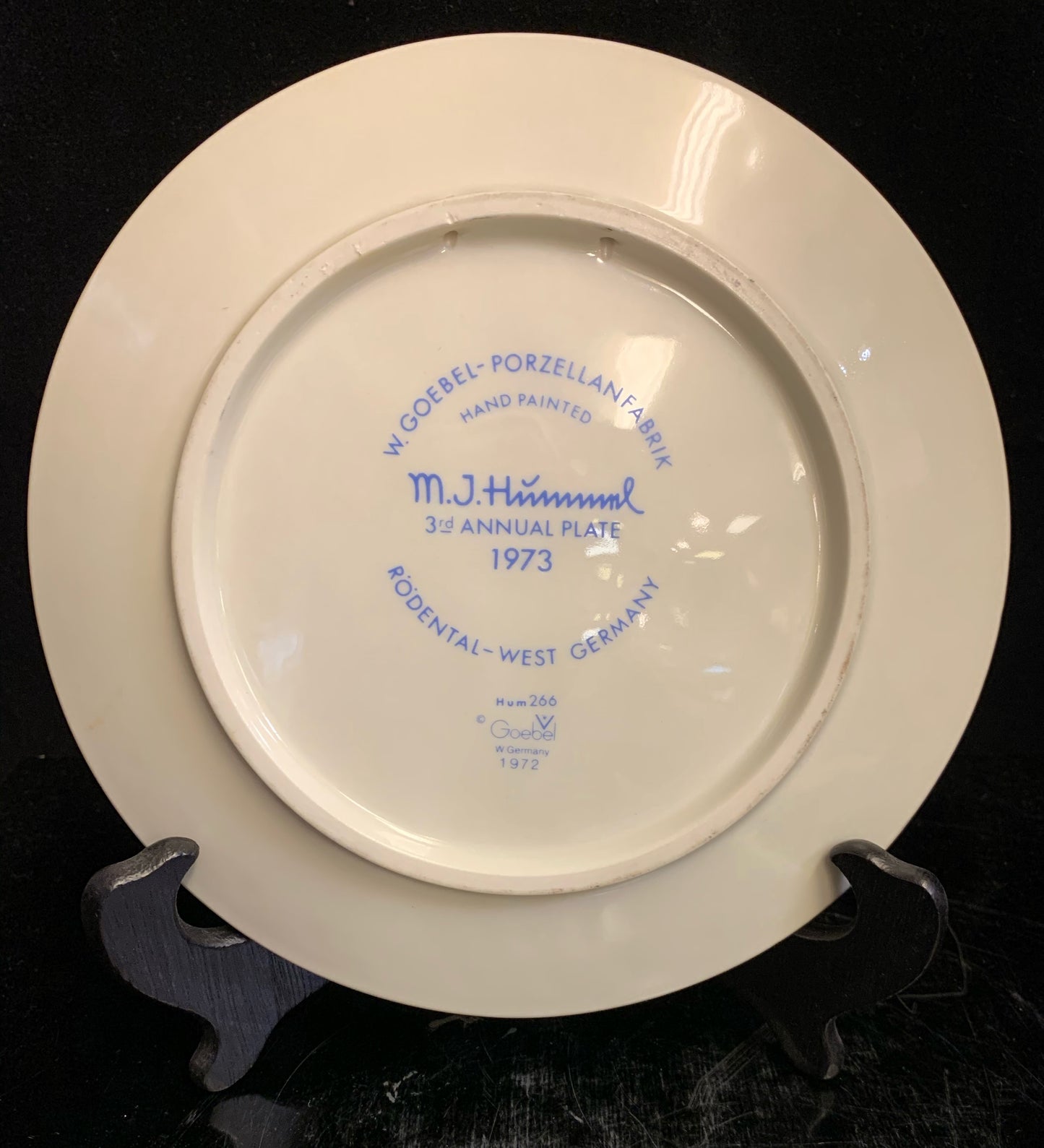 Hummel 1973 Plate Happy Traveler