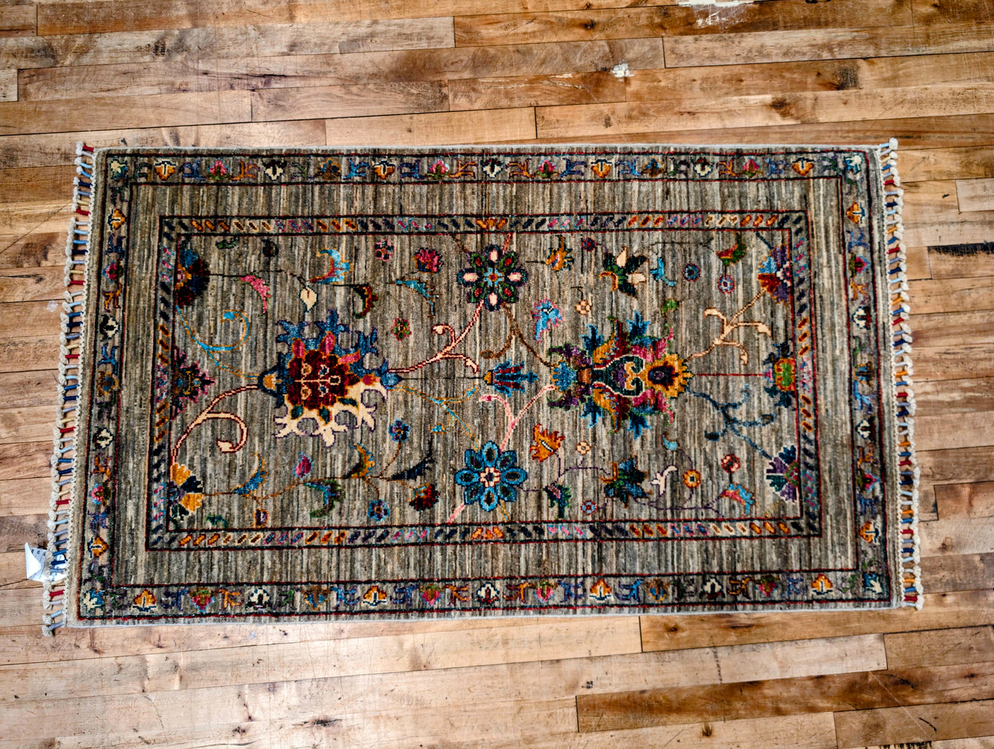 Pakistani Floral hand-knotted 2.5x4 Rug