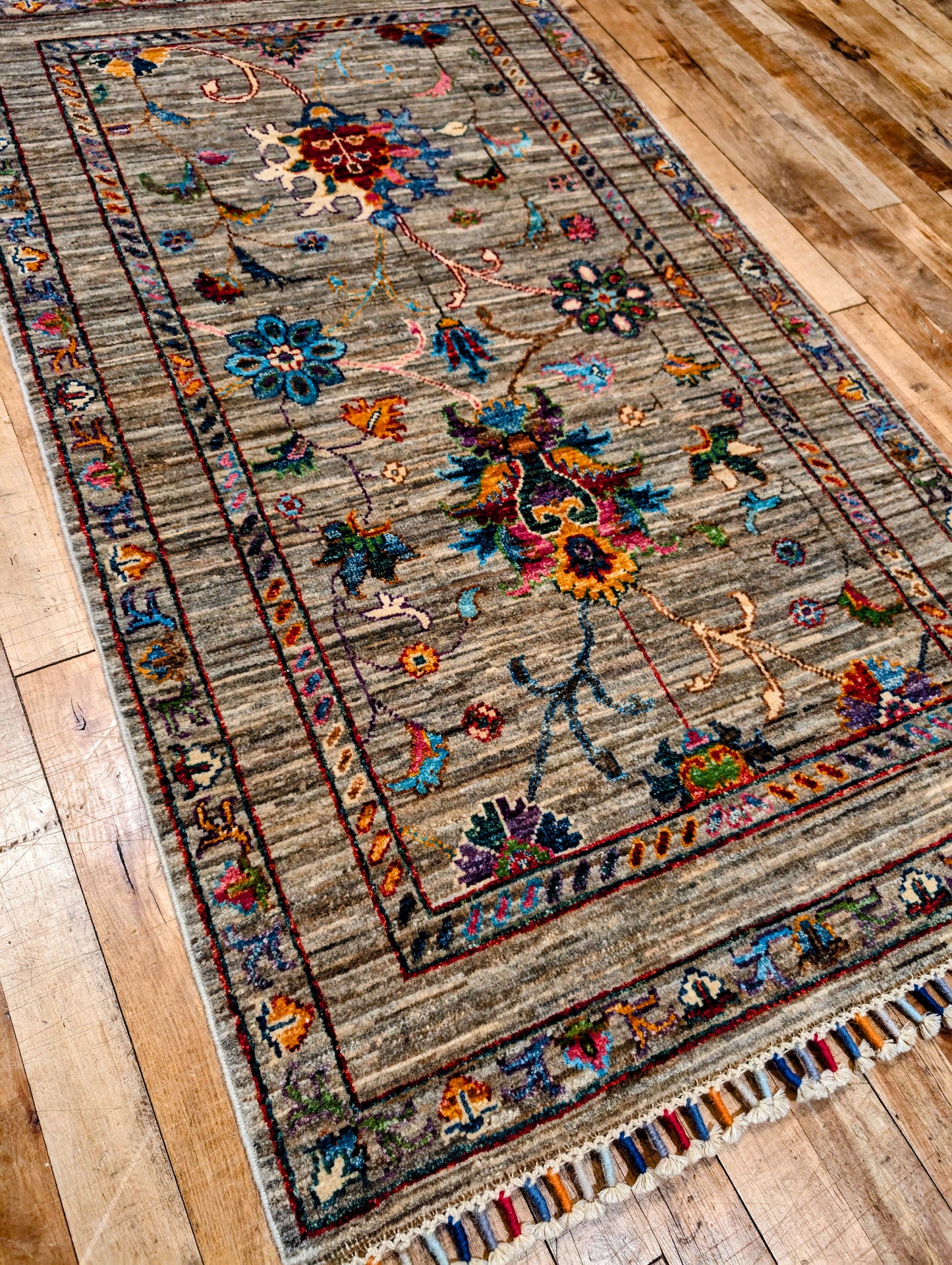 Pakistani Floral hand-knotted 2.5x4 Rug