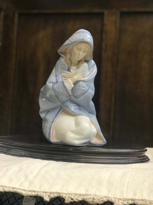 Lladro Virgin Mary
