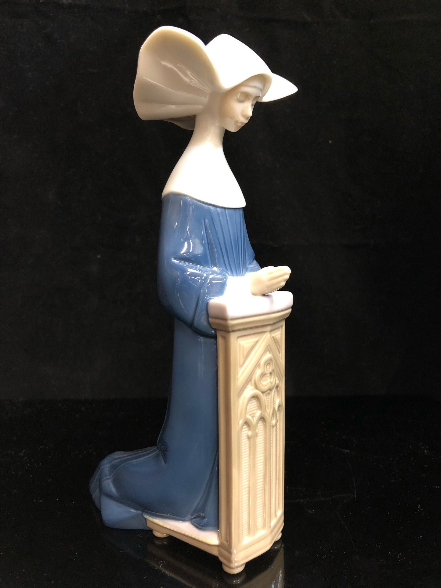 Lladro Meditation (Blue)