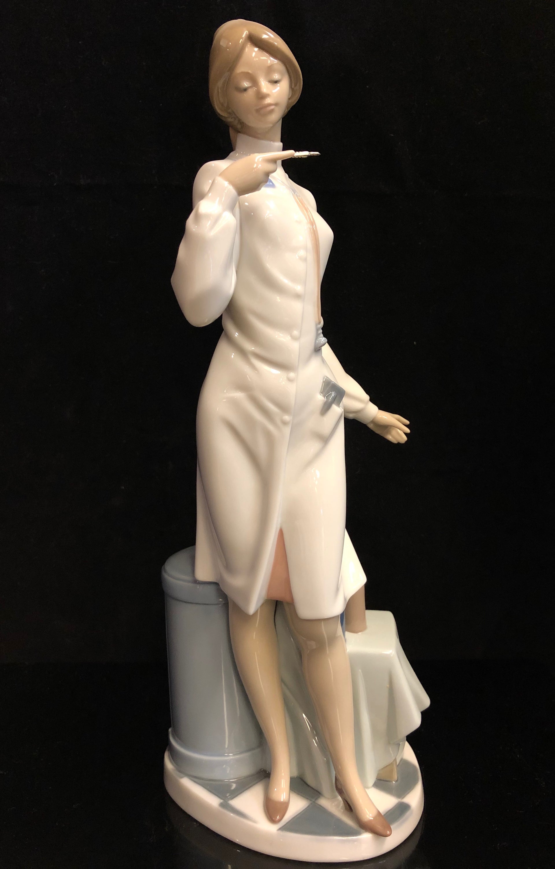 Lladro Female Physician – Hannasofblowingrock