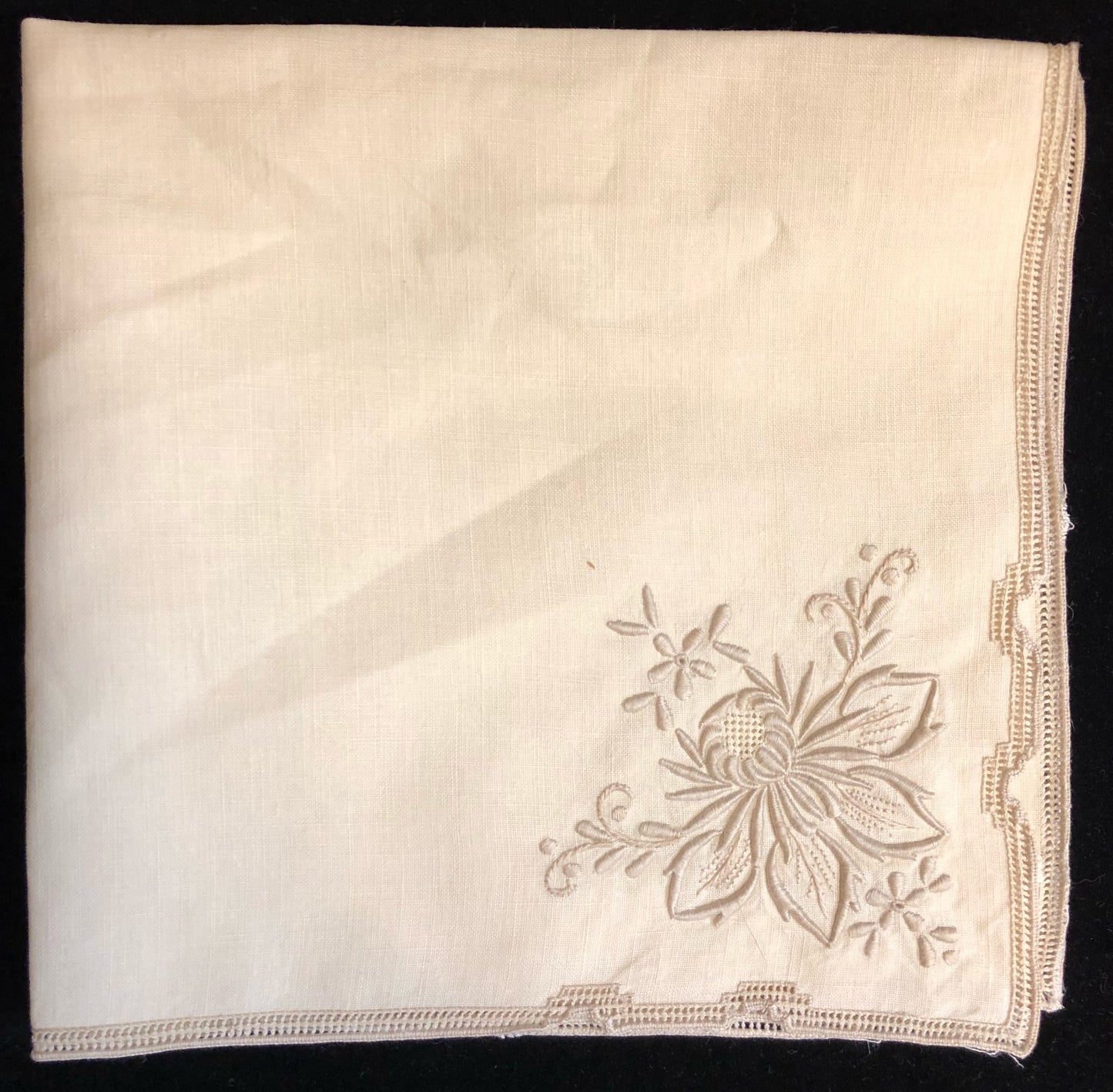 Hand-Embroidered Linen Tablecloth 13-Piece Set