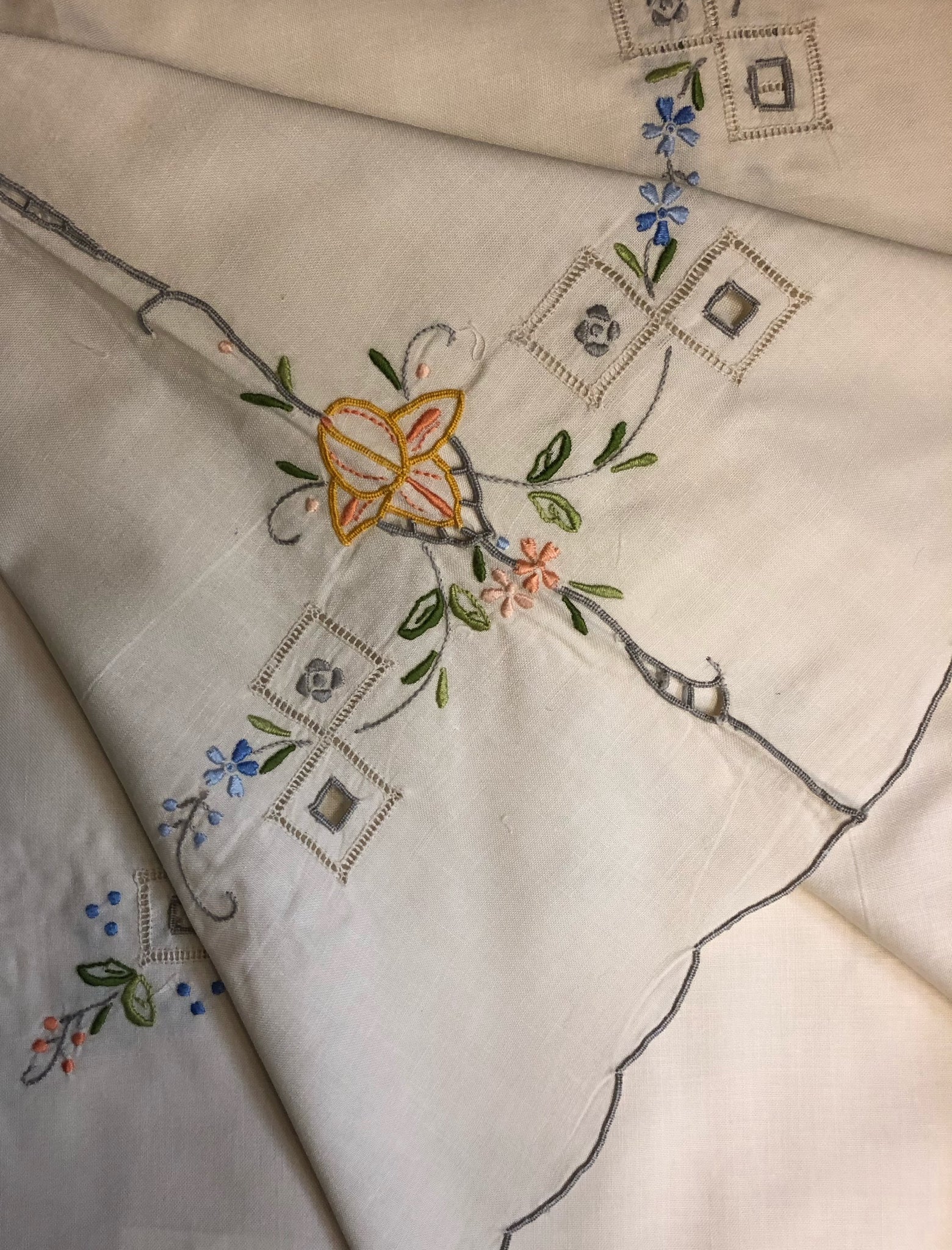 HandEmbroidered Cotton Tablecloth 9Piece Set Hannasofblowingrock