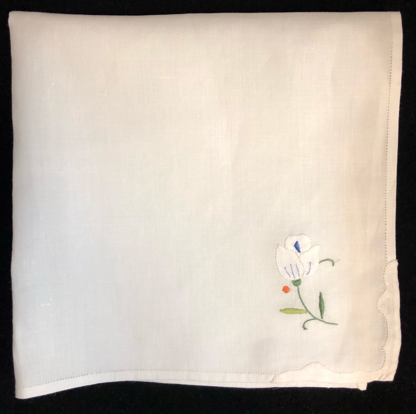 White and Orange Flowers Hand-Appliqued Easy Care Tablecloth Set
