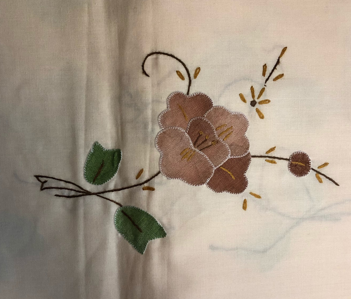 Brown Flowers Hand-Appliqued Easy Care Tablecloth Set