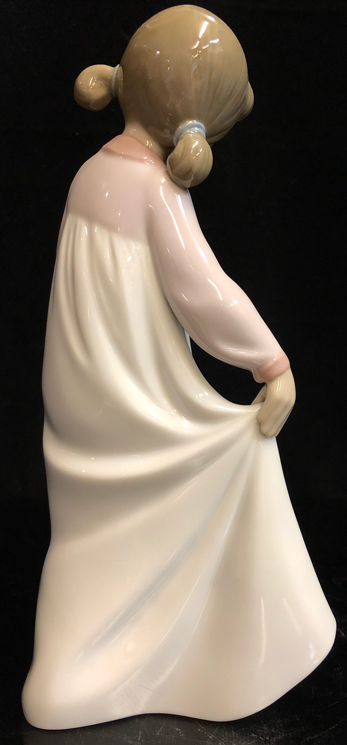 Lladro Off to Bed