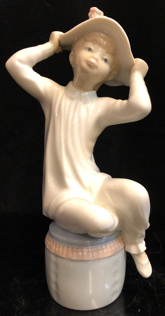 Lladro Girl with Bonnett