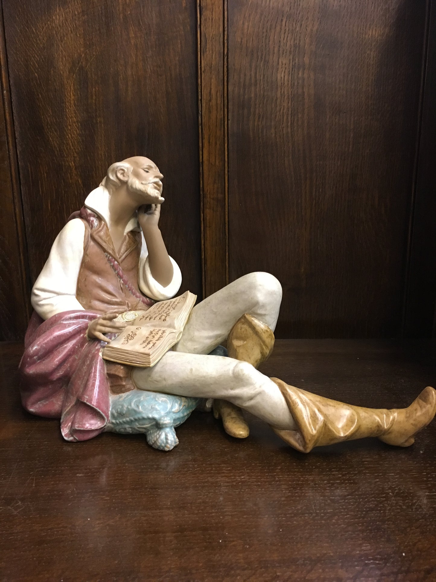 Lladro The Nobleman's Reading