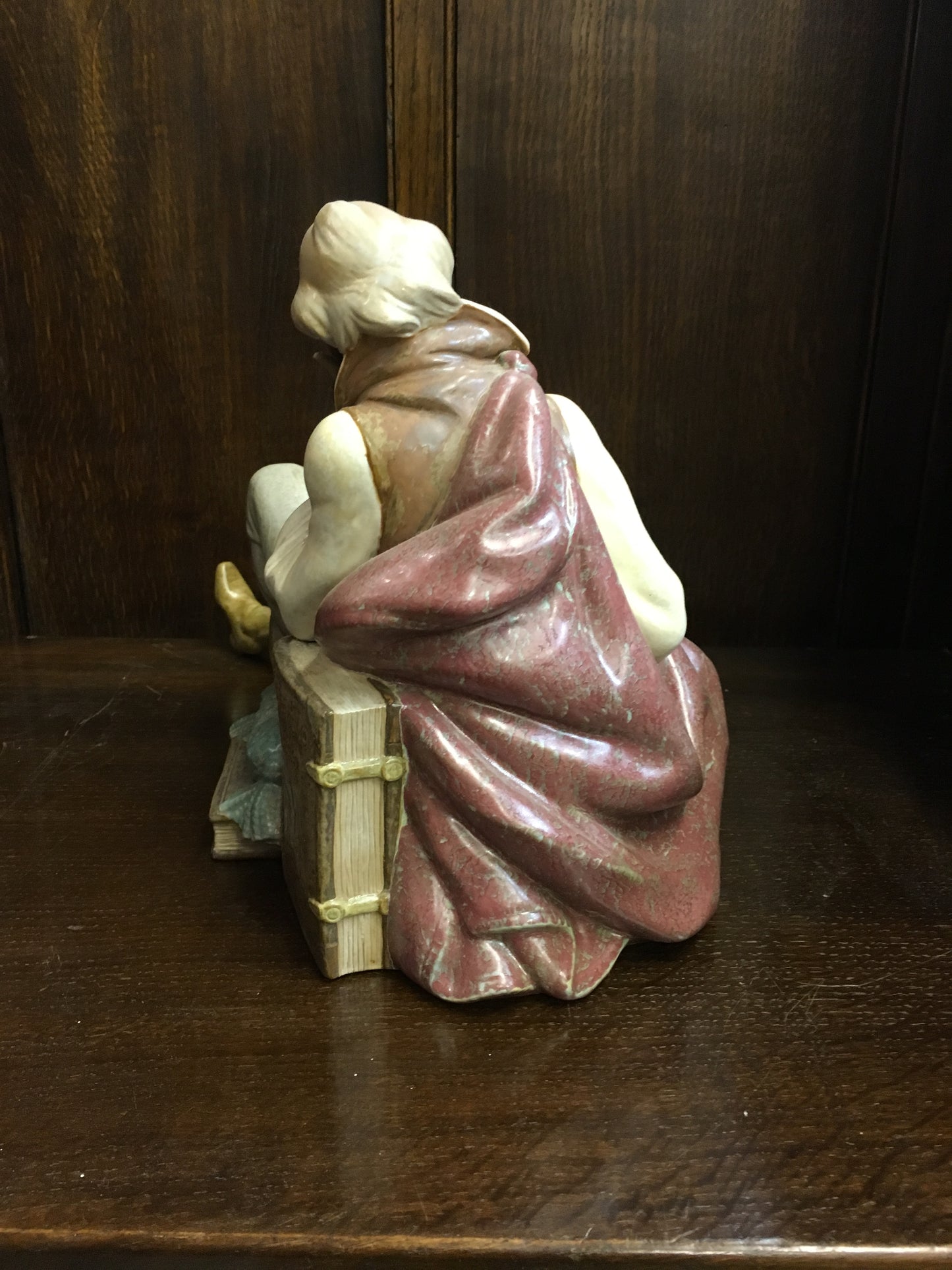 Lladro The Nobleman's Reading