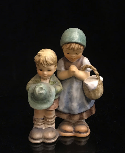 Hummel Adoring Children