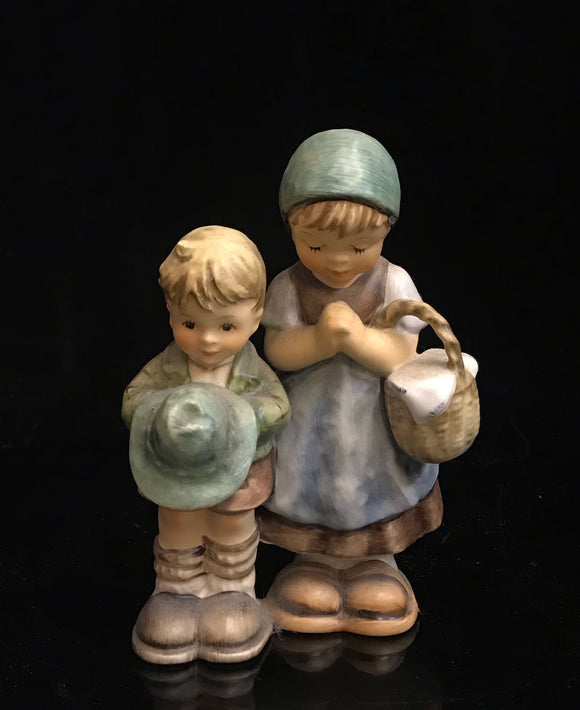 Hummel Adoring Children