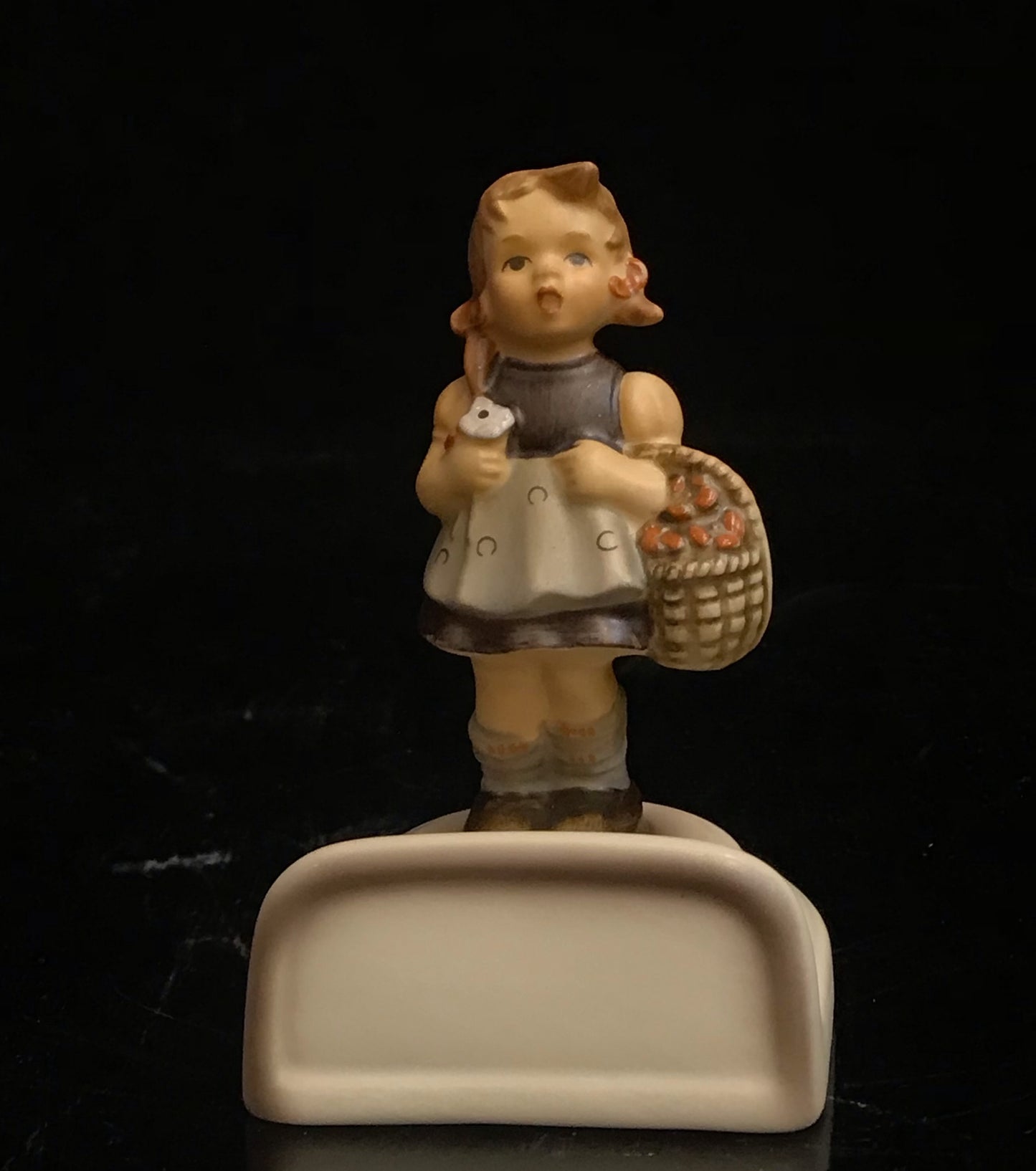Hummel Sister Place Card