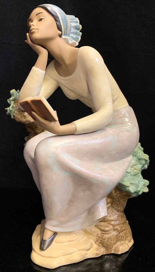 Lladro Poetic Moment
